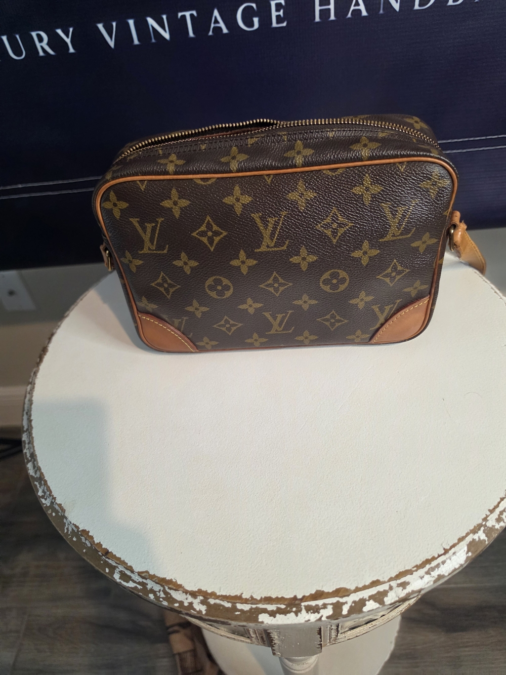 Pre-Loved Louis Vuitton Brown Monogram Canvas Messenger Crossbody - Picture 2 of 16